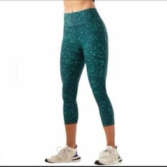 Athleta Pants - Athleta Ultimate Stash Pocket Split Capri Pant Splattered Green size Medium